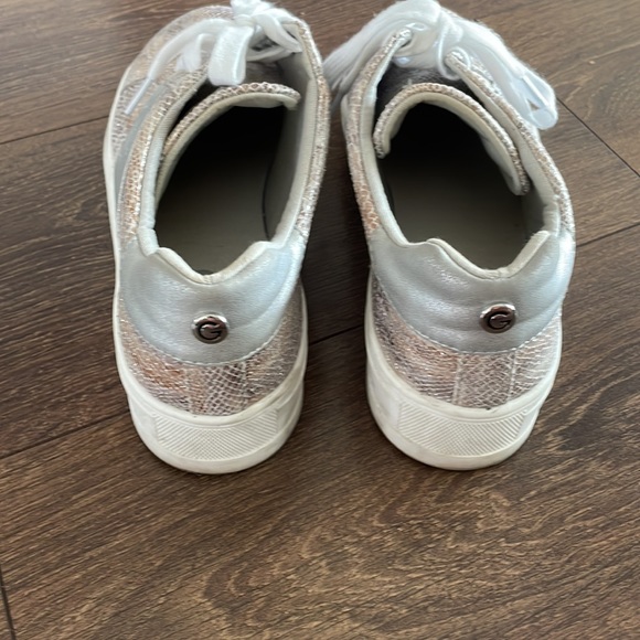 GBG Los Angeles shoes for sale. Shipping price varies. - Picture 3 of 4